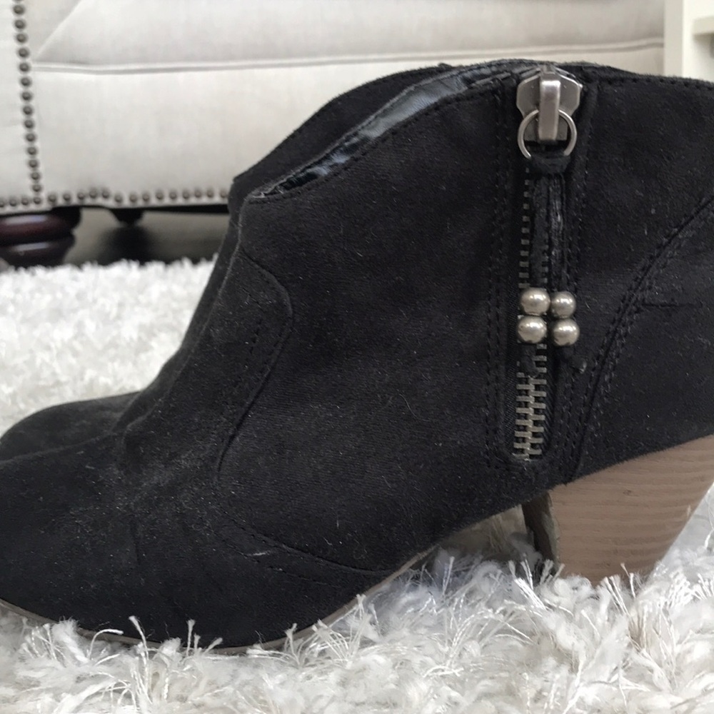 Steve Madden Black Ankle Booties - Picture 2 of 7